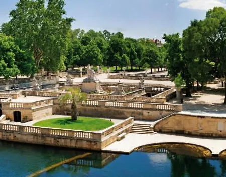 A 15 Mn Du Coeur De ニーム
